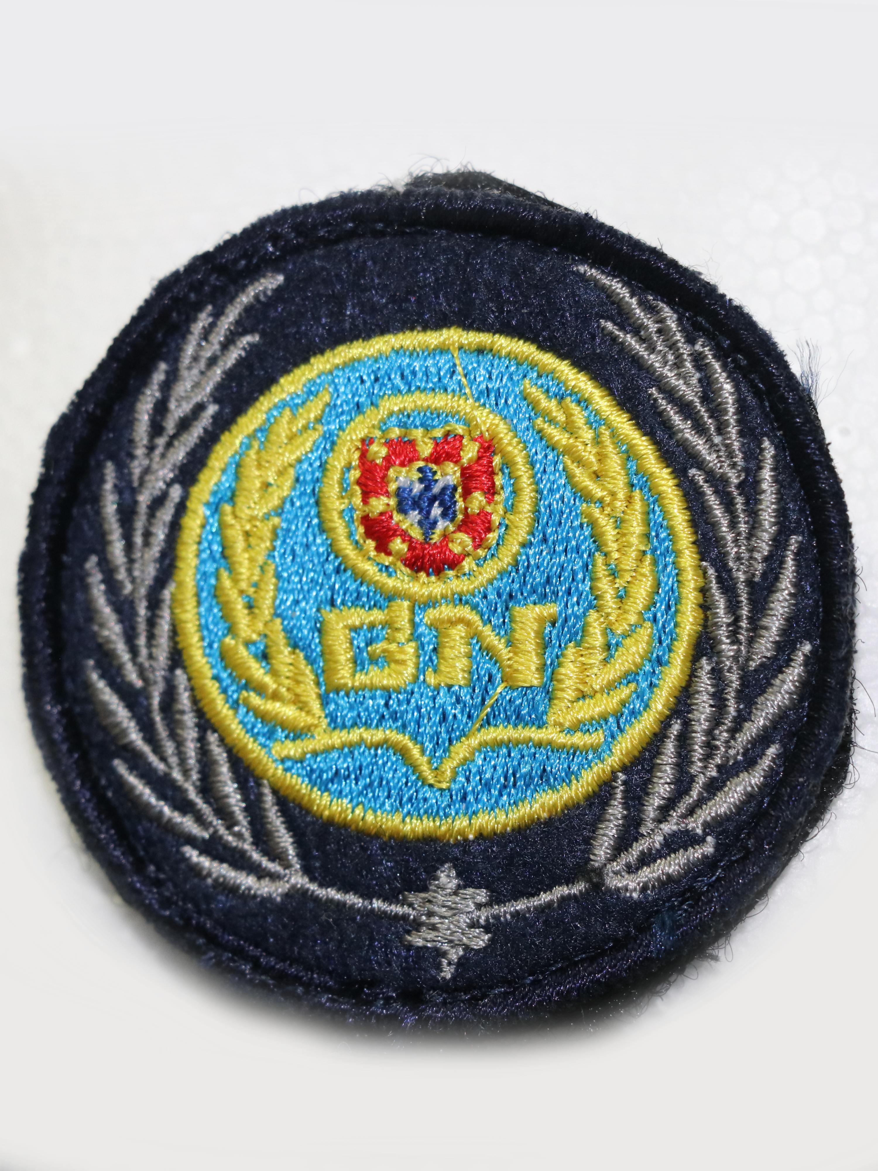 Emblema para boina em tecido bordado