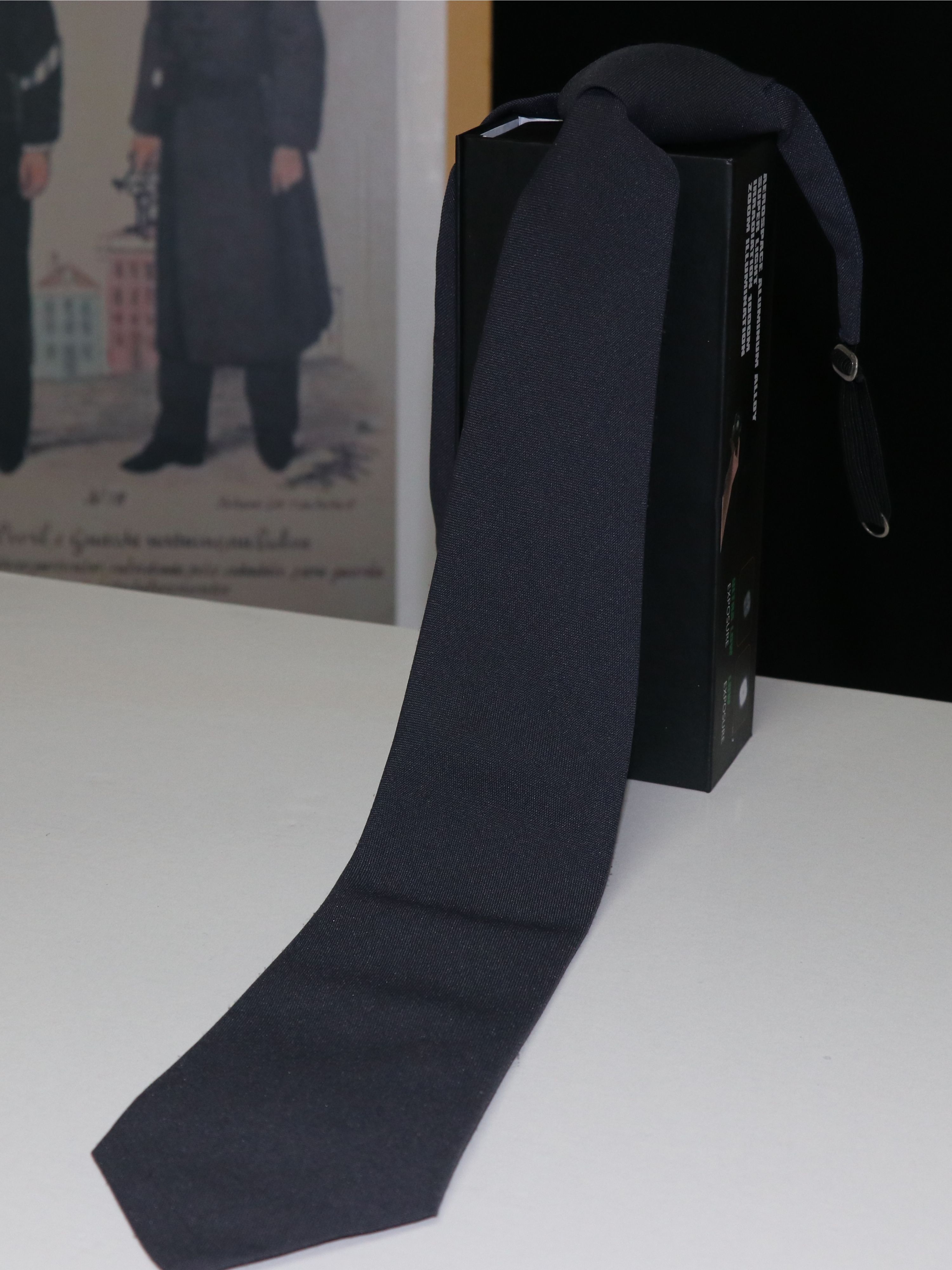 Gravata com elástico a trás