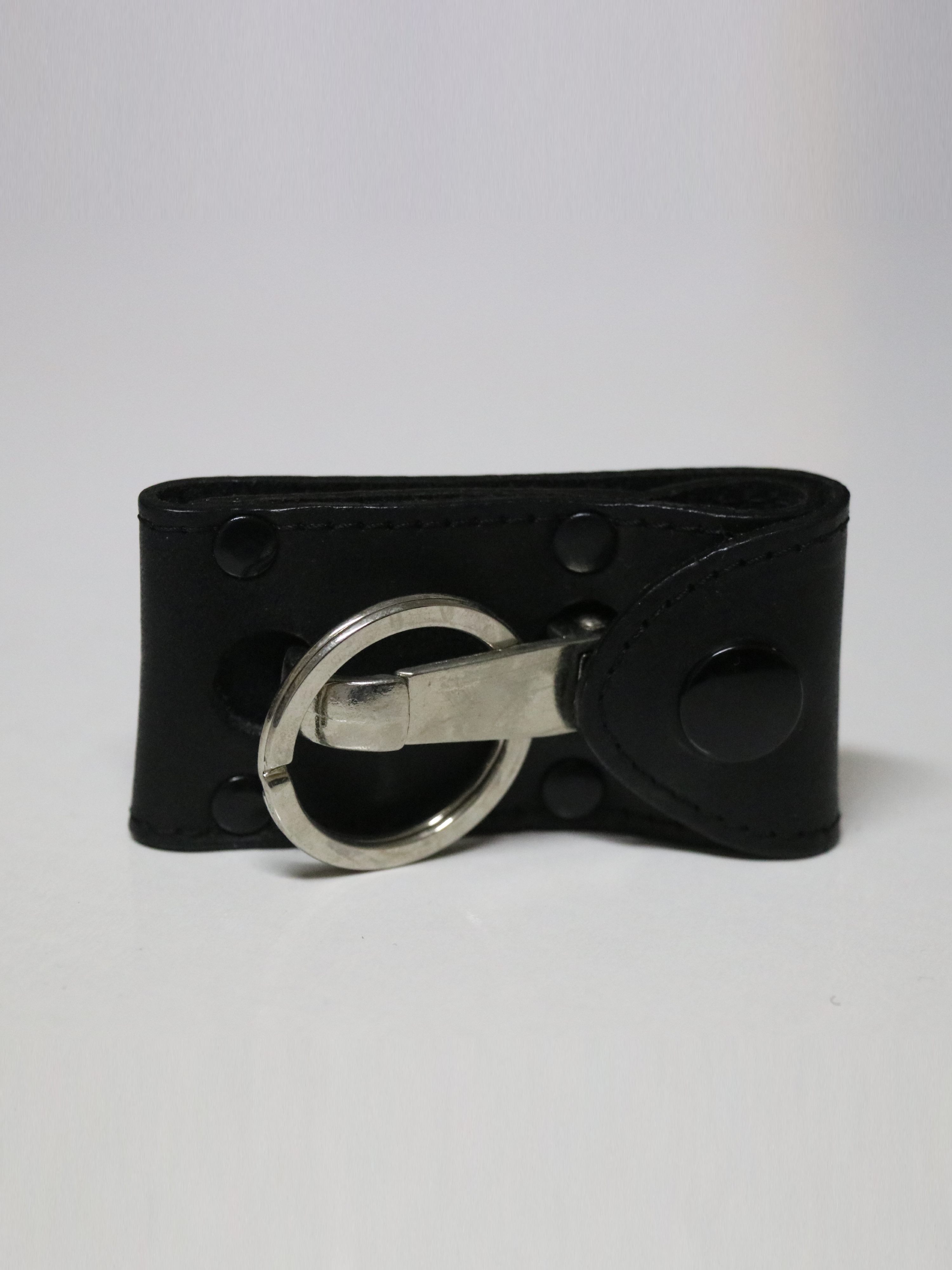 Porta apito e chaves de algemas